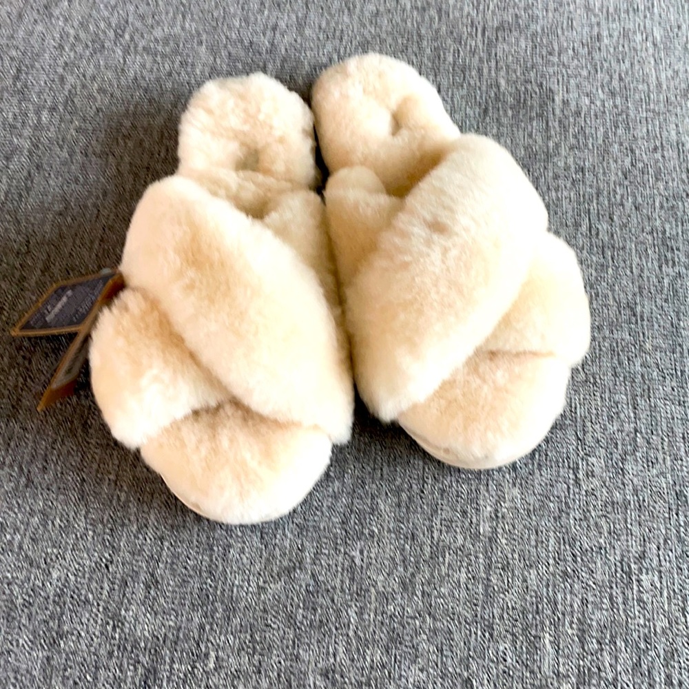 BRAND NEW LAMO 100%AUSTRALIAN SHEEPSKIN SLIPPERS